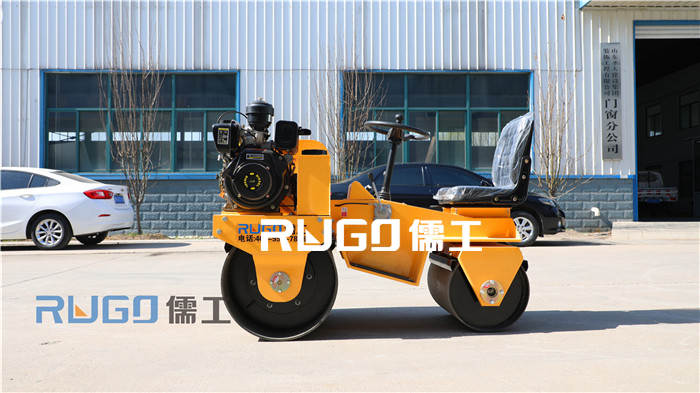 選擇小型壓路機(jī)是振動(dòng)的好還是靜作用的好？