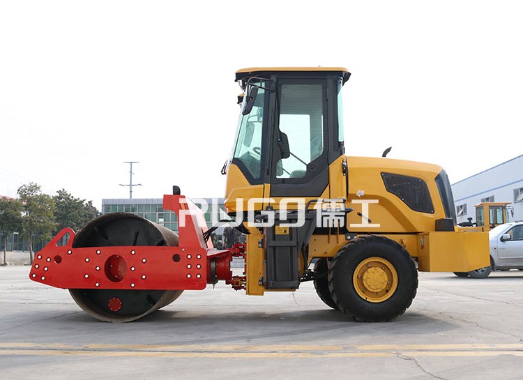 前鋼輪后膠輪6t壓路機(jī)