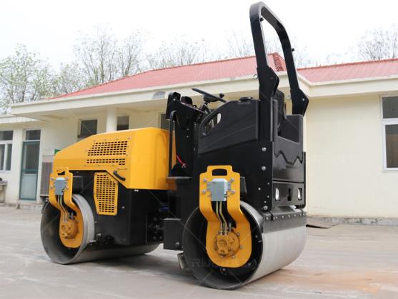 小型壓路機