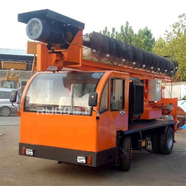 地基打樁機(jī)