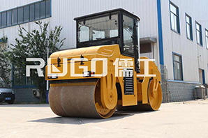 耐用、好用的座駕式小型壓路機(jī)受工程人歡迎