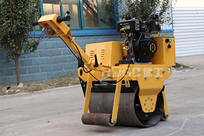 導(dǎo)致小型壓路機(jī)零部件失效的原因有哪些？