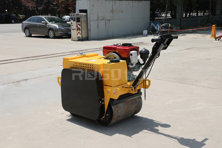 如何看單輪壓路機(jī)發(fā)動機(jī)是不是正品？
