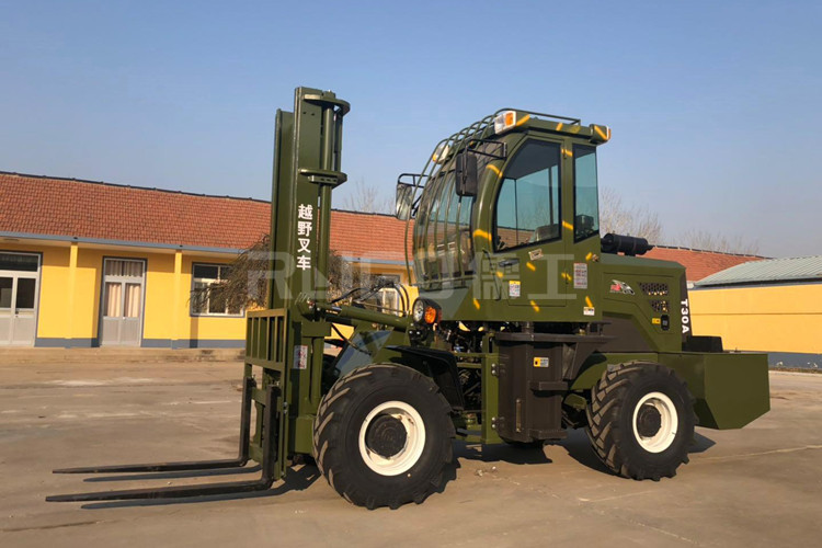 越野叉車工作有何要點(diǎn)？如何提高其工作效率